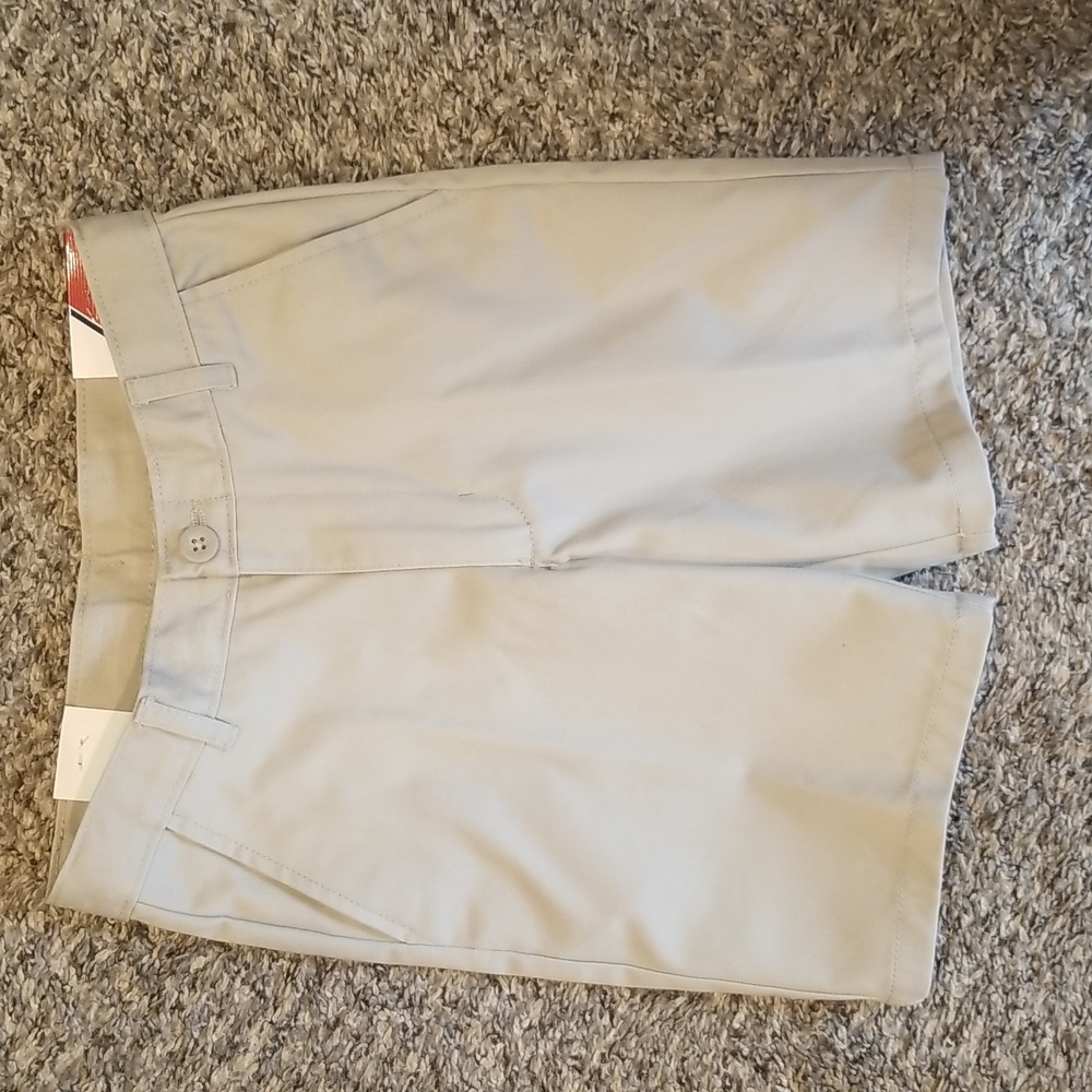 Boys size 7 IZOD khaki shorts